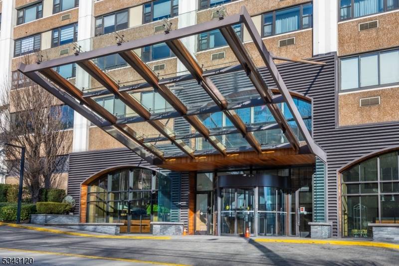 Ready to fall in love at first sight ?