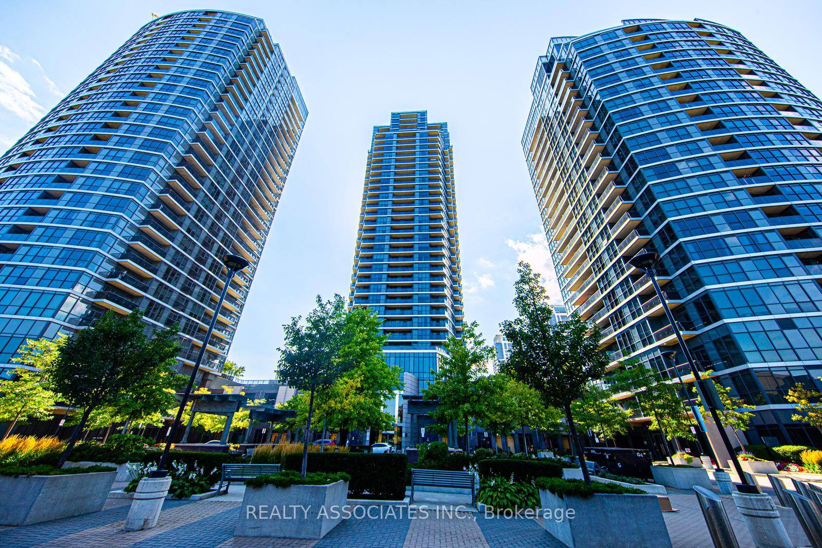 Spacious, Sun filled 1 Bedroom Den unit.