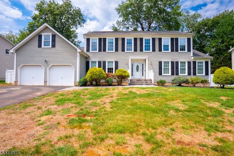 Welcome to 71 Buckland Drive, an exquisite colonial home.