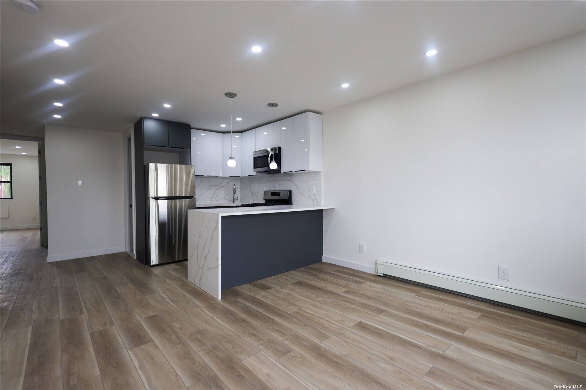 NEW LUXURY RENTAL IN A COMPLETELY RENOVATED BUILDING IN CORONA !