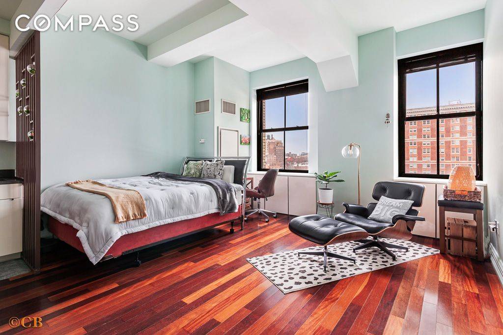 Located at One Hanson Place, formerly the Williamsburg Savings Bank Tower, one of Brooklyn's most iconic and distinguished buildings, this spacious loft like studio unit boasts open layout which provides ...