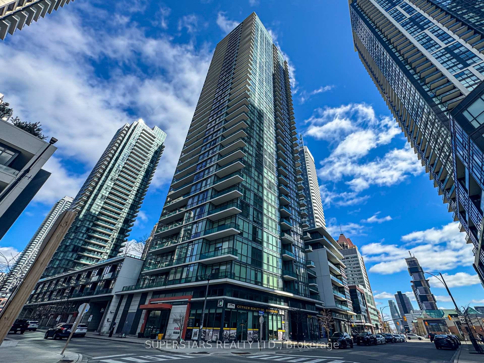 Welcome To This Beautifully Updated 2 1 Bedroom Corner Unit Located In The Heart Of Mississauga !