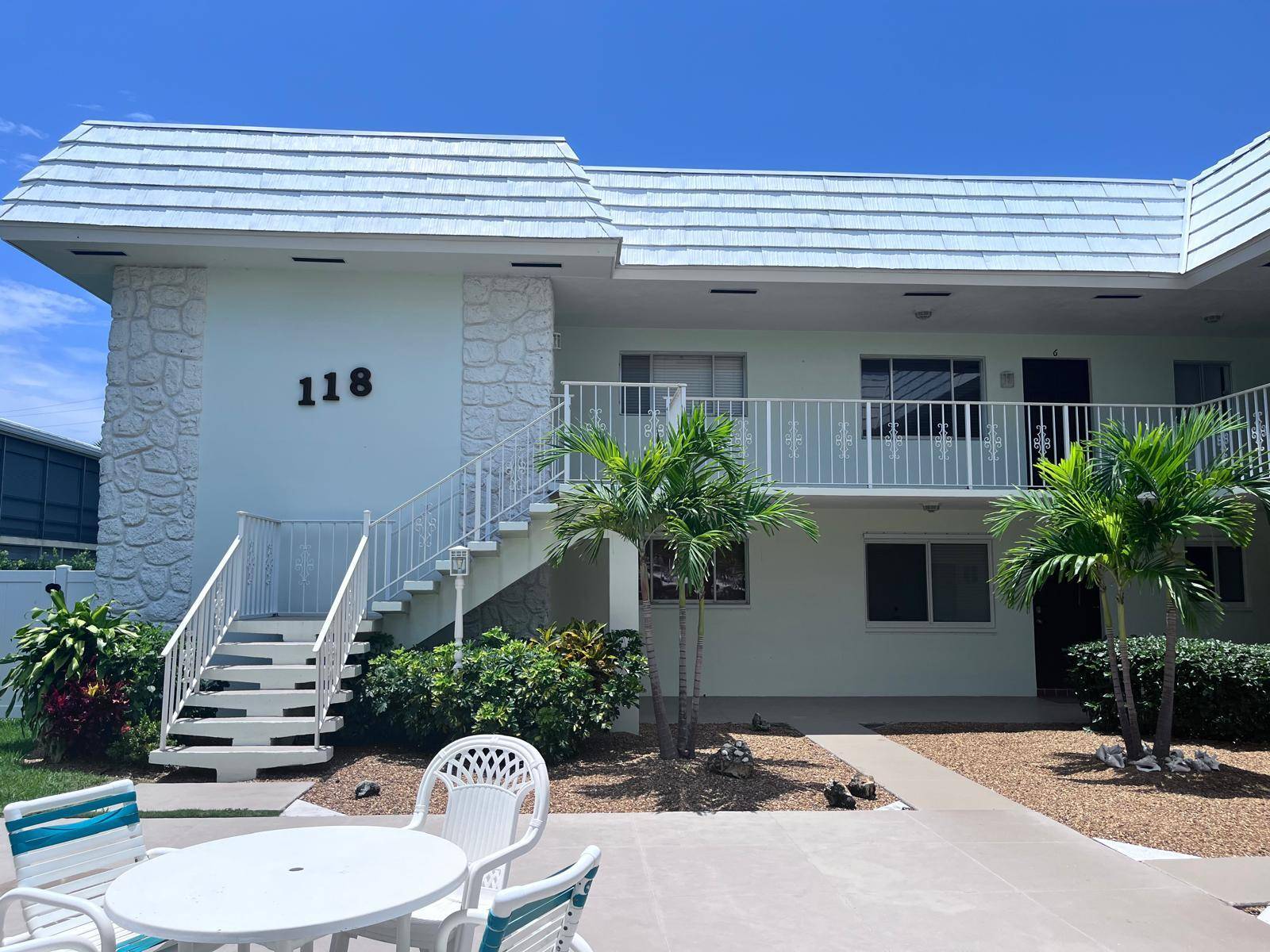 Marina View 2 2. Idealy and highly sought after unit in NPB east of US !