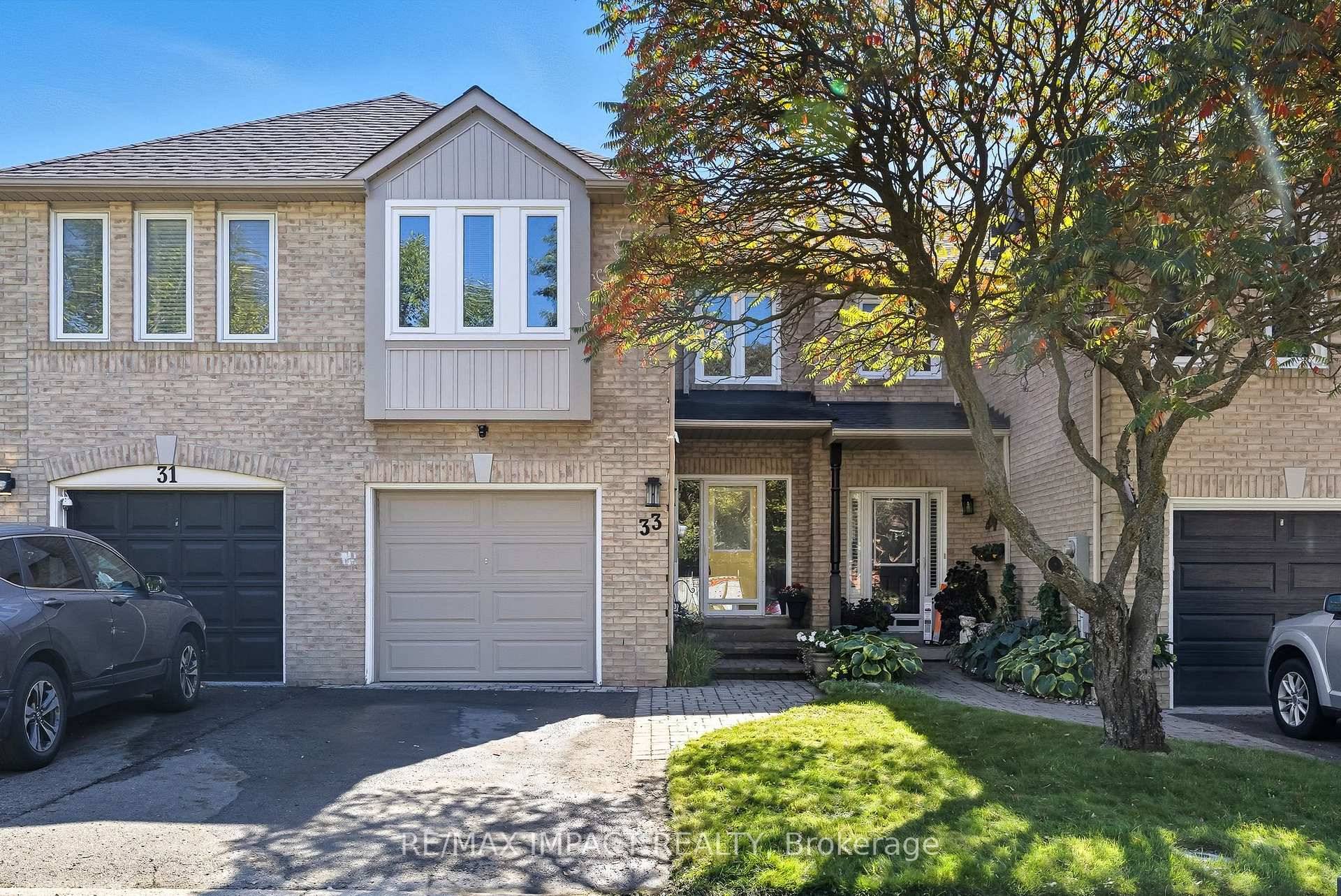 Ideal Location ! Welcome to this beautifully kept 3 1 bedroom freehold townhouse nestled in one of North Whitby's most sought after neighbourhoods.