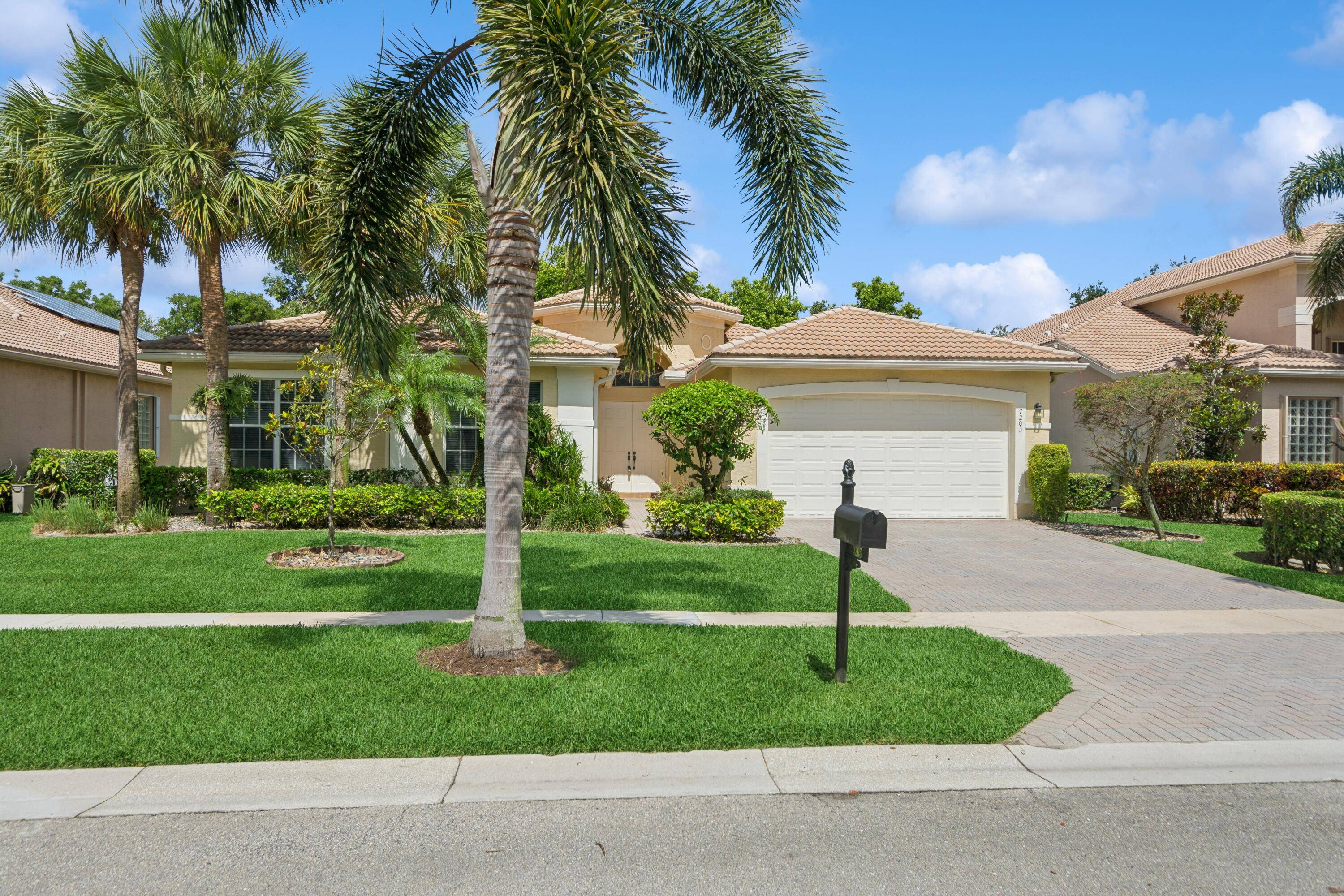 Welcome to your dream home in the heart of Valencia Palms !