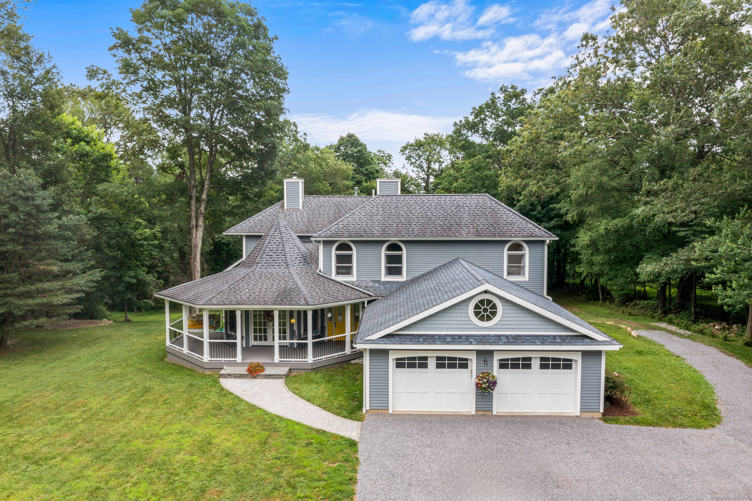 Exquisite 5 Bedroom Retreat on 3.