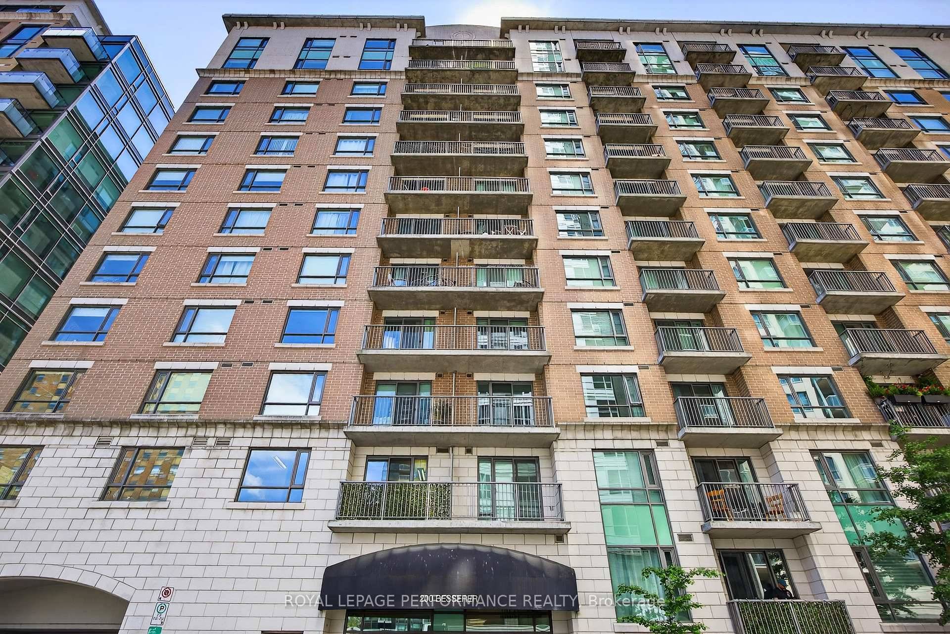 Love living in the heart of downtown, or downsizing, but you don't want to compromise on space and parking ?