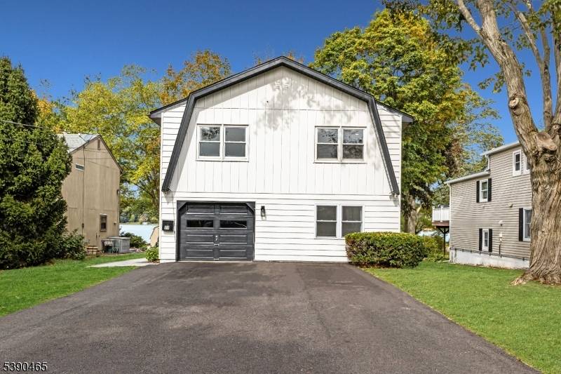 Lakefront Living at Its Finest !