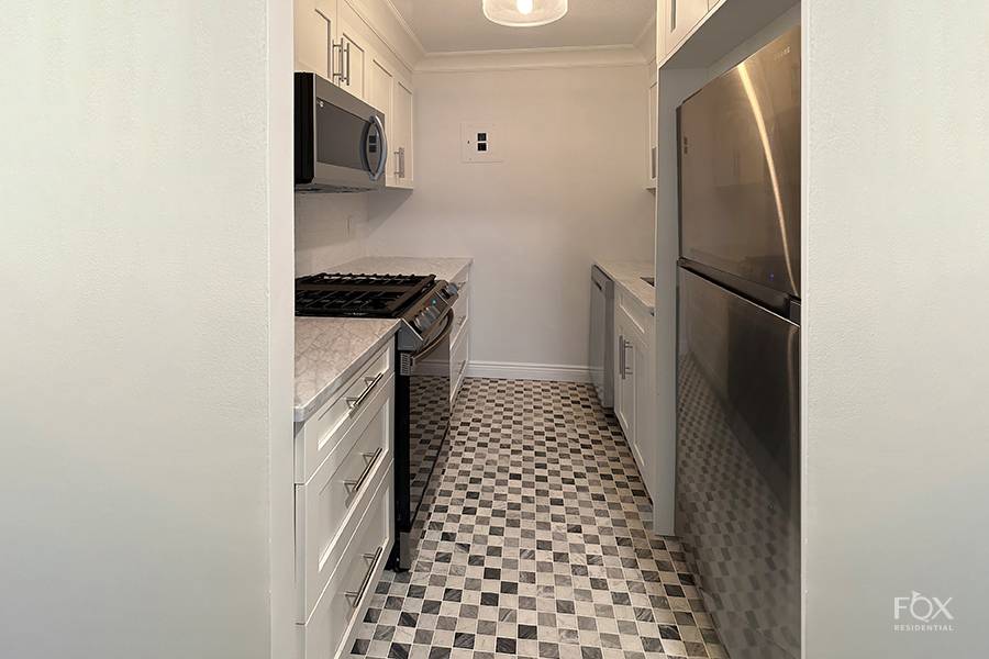 MINUTES FROM CENTRAL PARK This extra large one bedroom at the Oliver Cromwell is generously proportioned and is now available for rent.