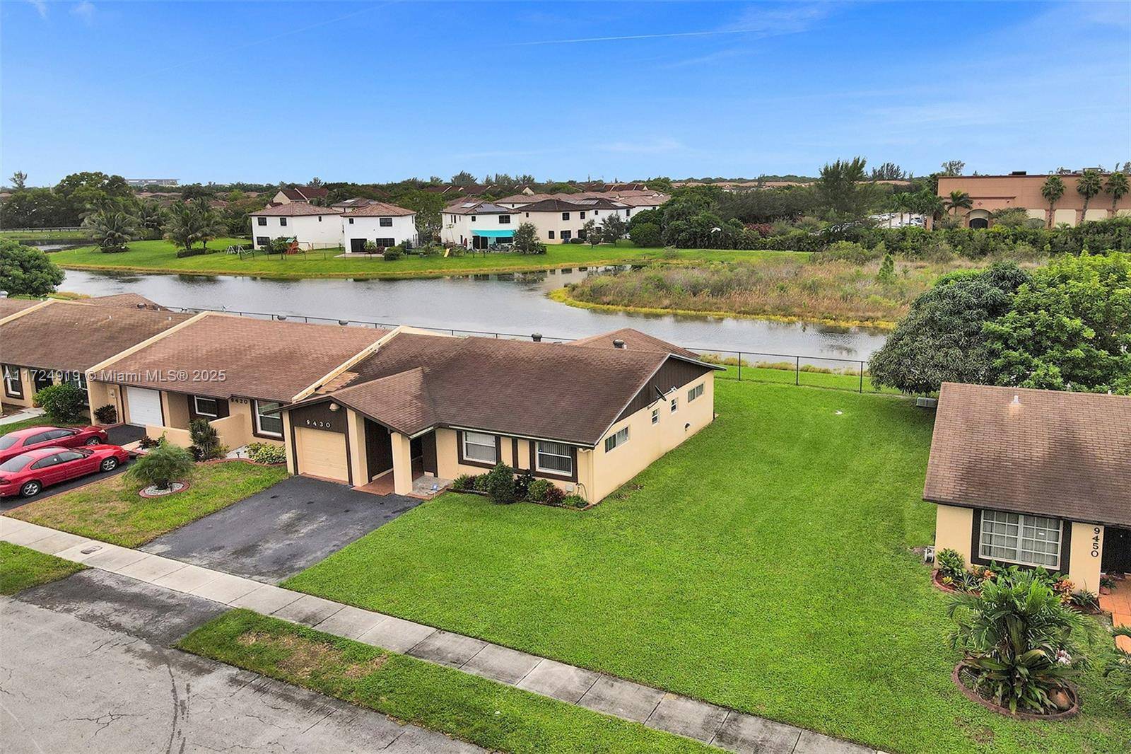 Spacious corner unit single story Villa in Miramar, FL, Open floor plan.
