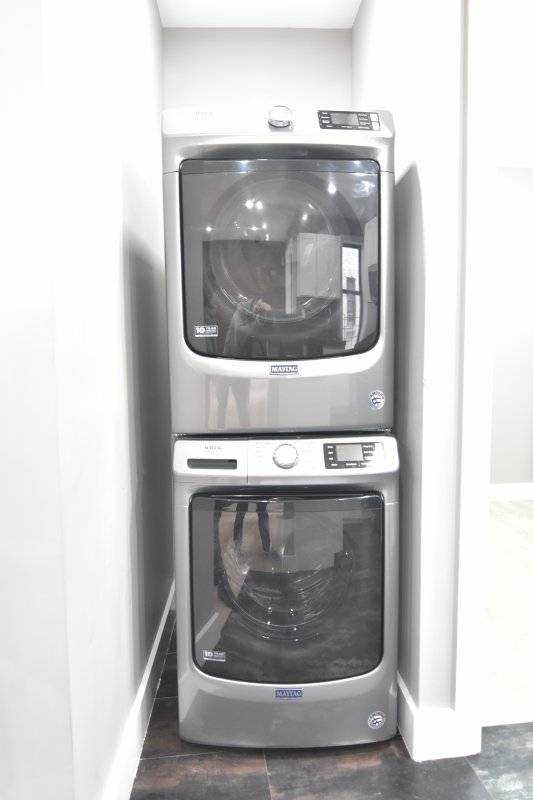 This beautiful 5 bedroom 2 bathroom apartment is in a great area in Washington Heights.