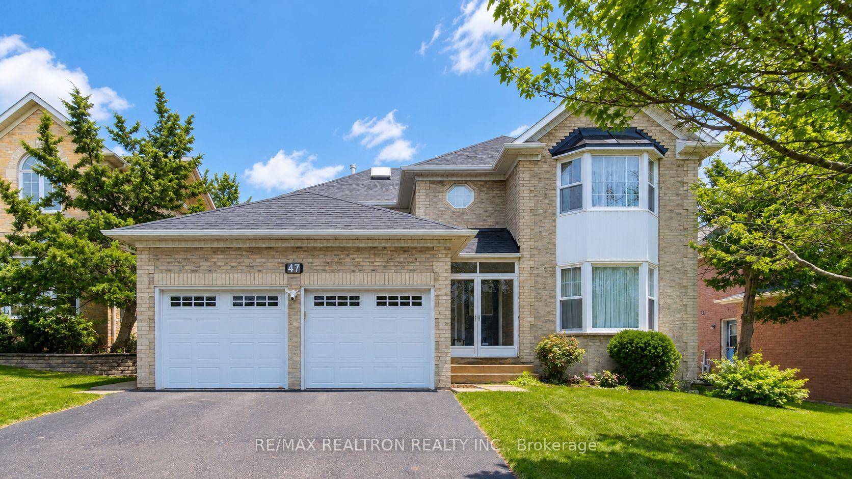 Lovingly maintained Monarch built Lynden Model detached house nestled on a premium lot in the highly coveted Markville community, and offers 2, 727 sqft 1, 600 sqft living space.