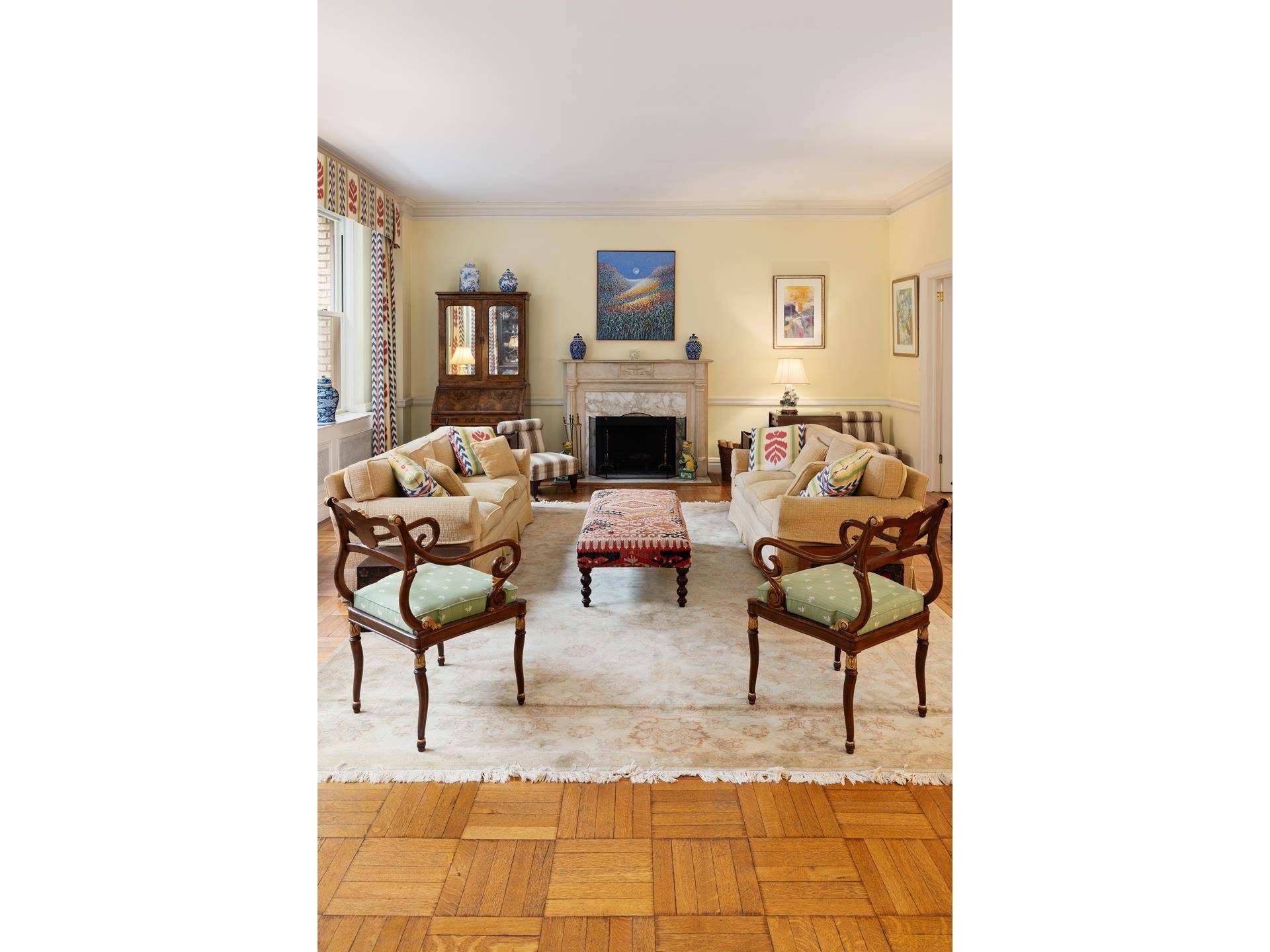 Welcome to Residence 4E at 993 Park Avenue, a grand display of pre war elegance situated in one of Manhattan's finest turn of the century white glove cooperatives.