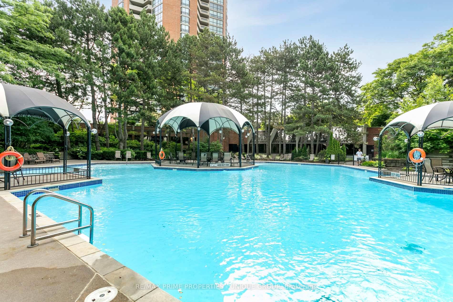 Professionally renovated throughout with top tier finishes, this spacious Tridel built suite offers 1, 525 sq.