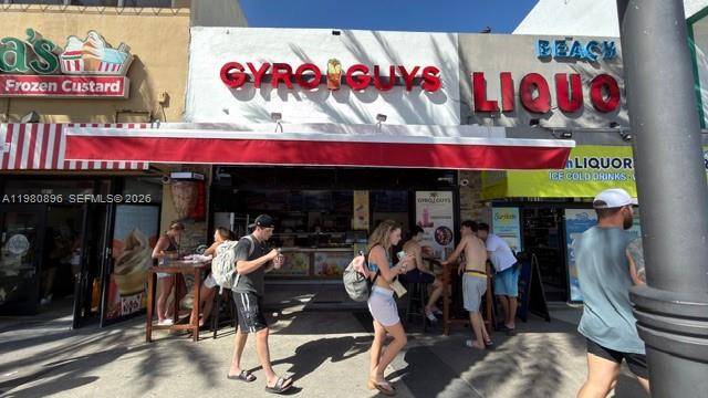 Excellent opportunity to acquire a fully established and operating Gyro restaurant located on the highly desirable Las Olas Boulevard, just minutes from the beach.