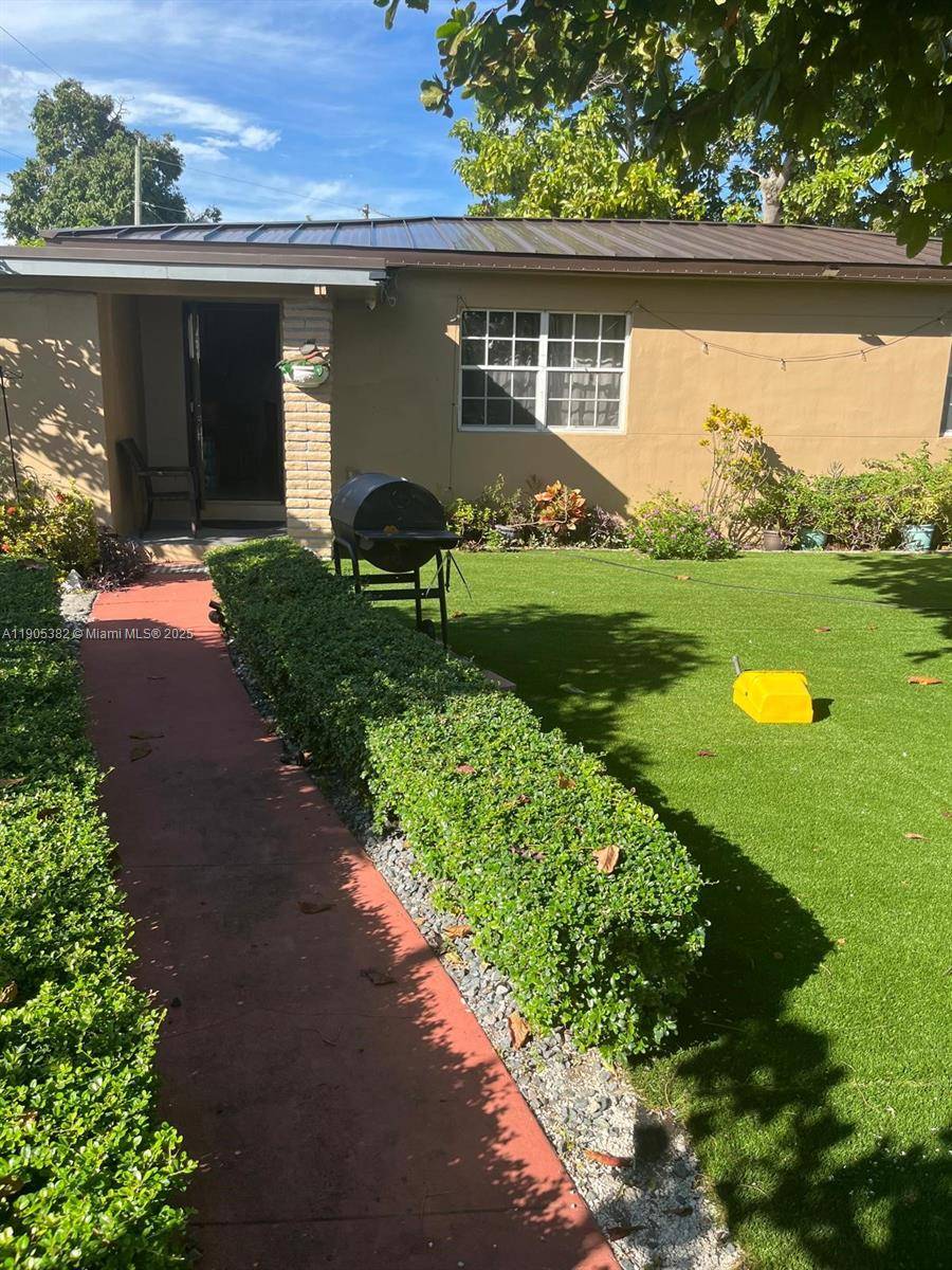 Welcome to this updated 3 bedroom, 1 bath single family home featuring 1, 089 sq ft of living space on a spacious 11, 025 sq ft lot.