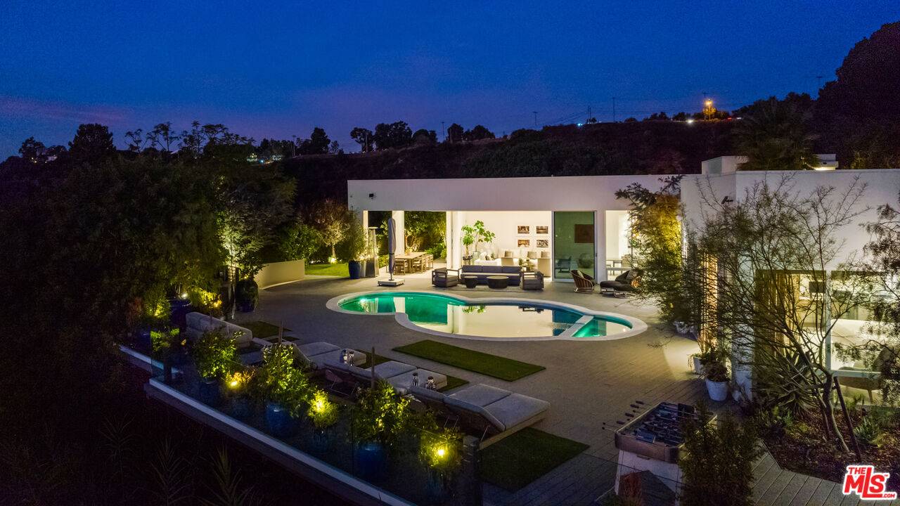 2630 EDEN PL 5BR Beverly Hills Post Office | B.H.P.O. La