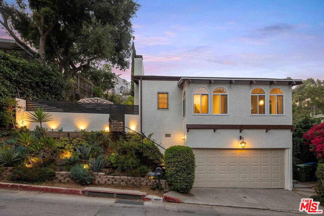 8809   Wonderland Park Ave 2BR Hollywood Hills East La