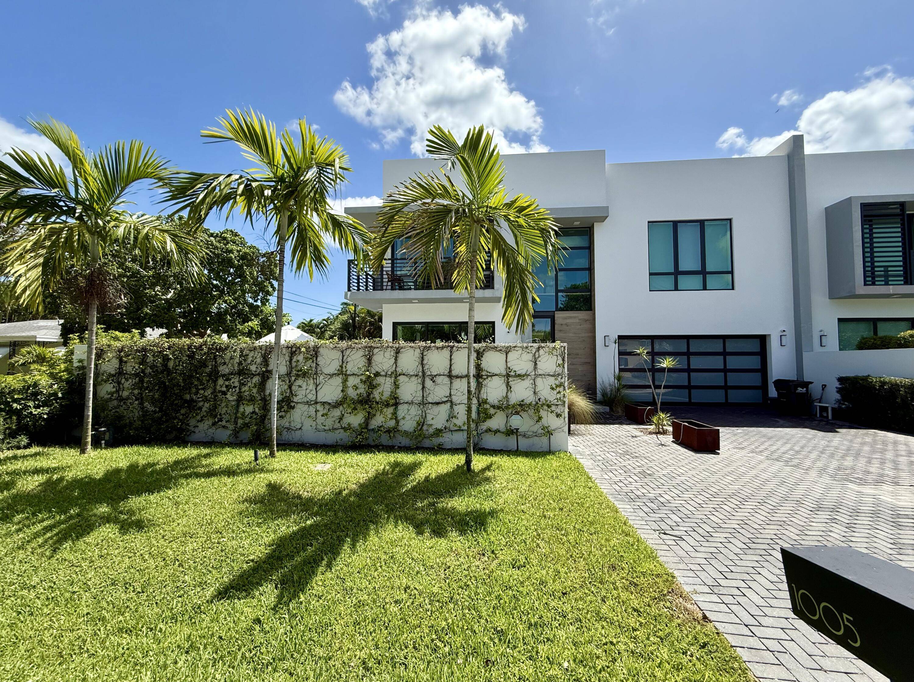 Designed by Richard Jones and built by Southshore Builders, this 3, 133 TSF townhouse blends sleek modern design with refined finishes.