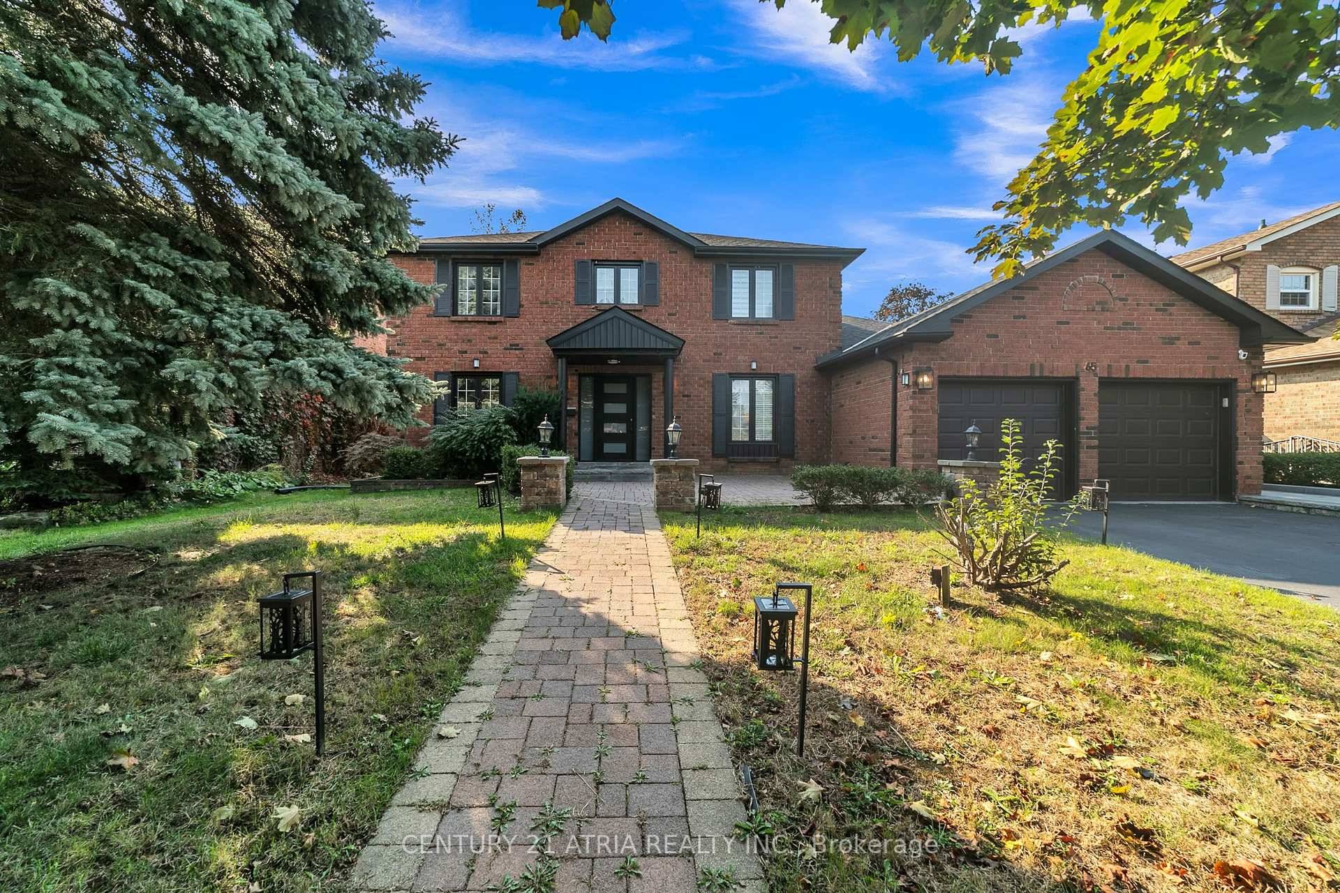 Stunning Executive Home in Wycliffe Estates !