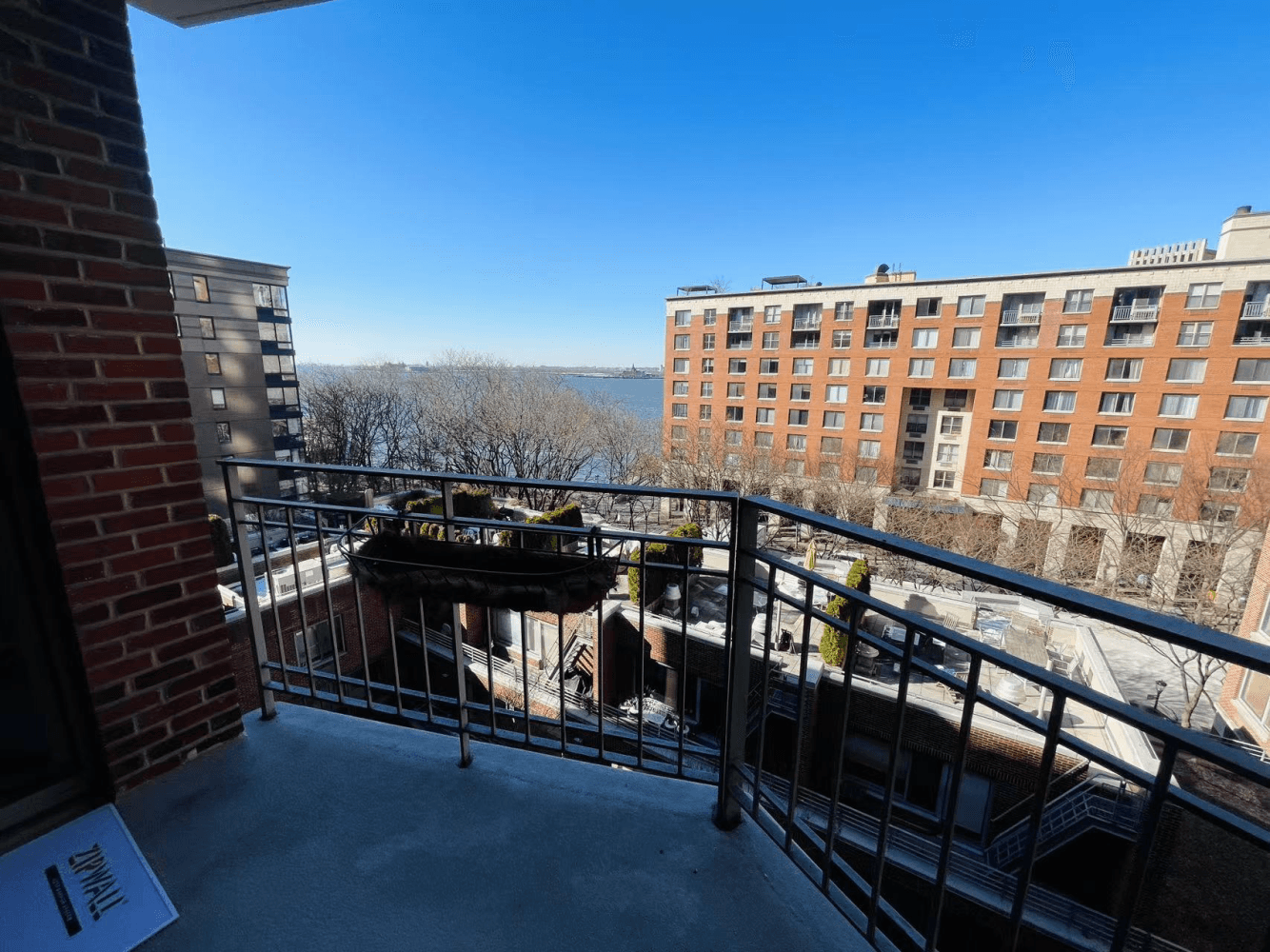 Large 1 bedroom with terrace, west facing, West Thames Street, and Hudson River view.