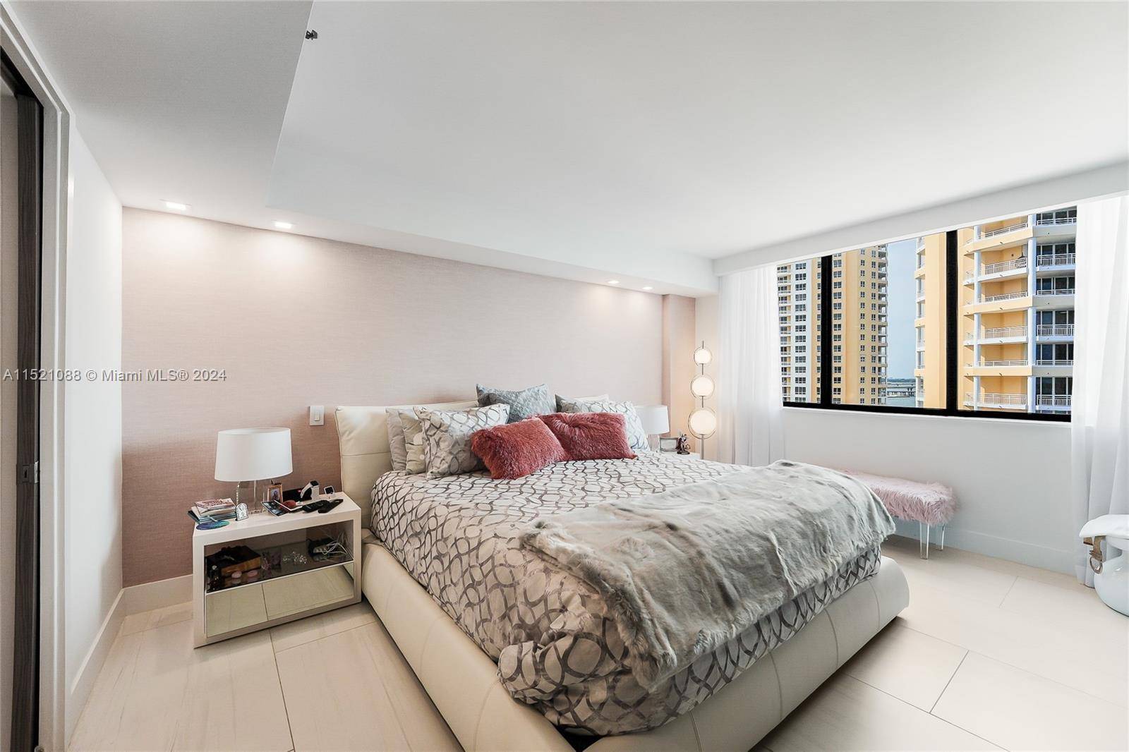 BEAUTIFUL TWO BEDROOM 2 BATH RECENTLY RENEWED APT IN EXCLUSIVE CONDO IN BRICKELL KEY, AMAZING OCEAN VIEW FROM HUGE BALCONY, NEW STAINLESS STEEL APPLIANCES, WASHER AND DRYER INSIDE, NEW CERAMIC ...