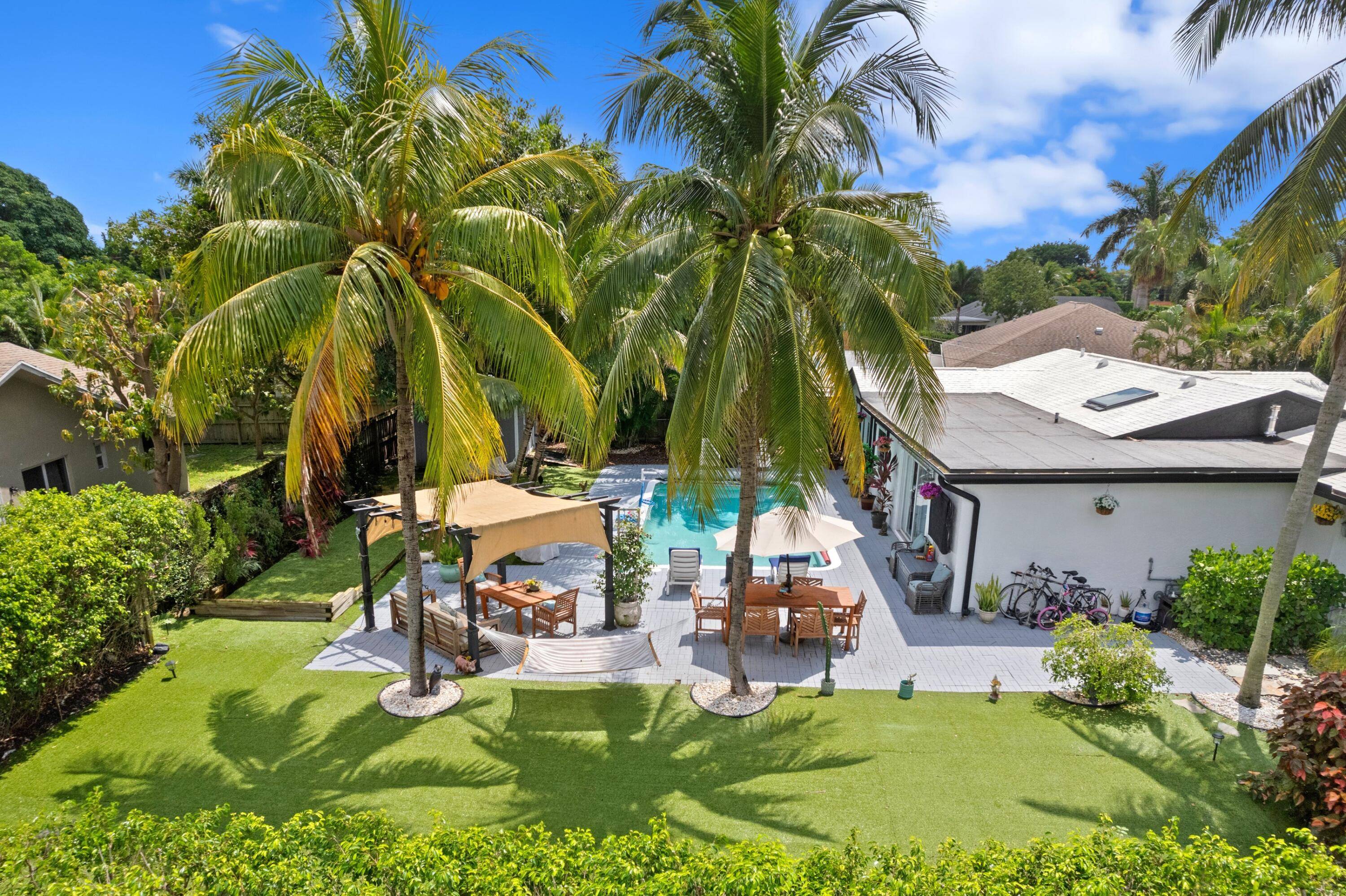 Tropical Paradise Oasis !