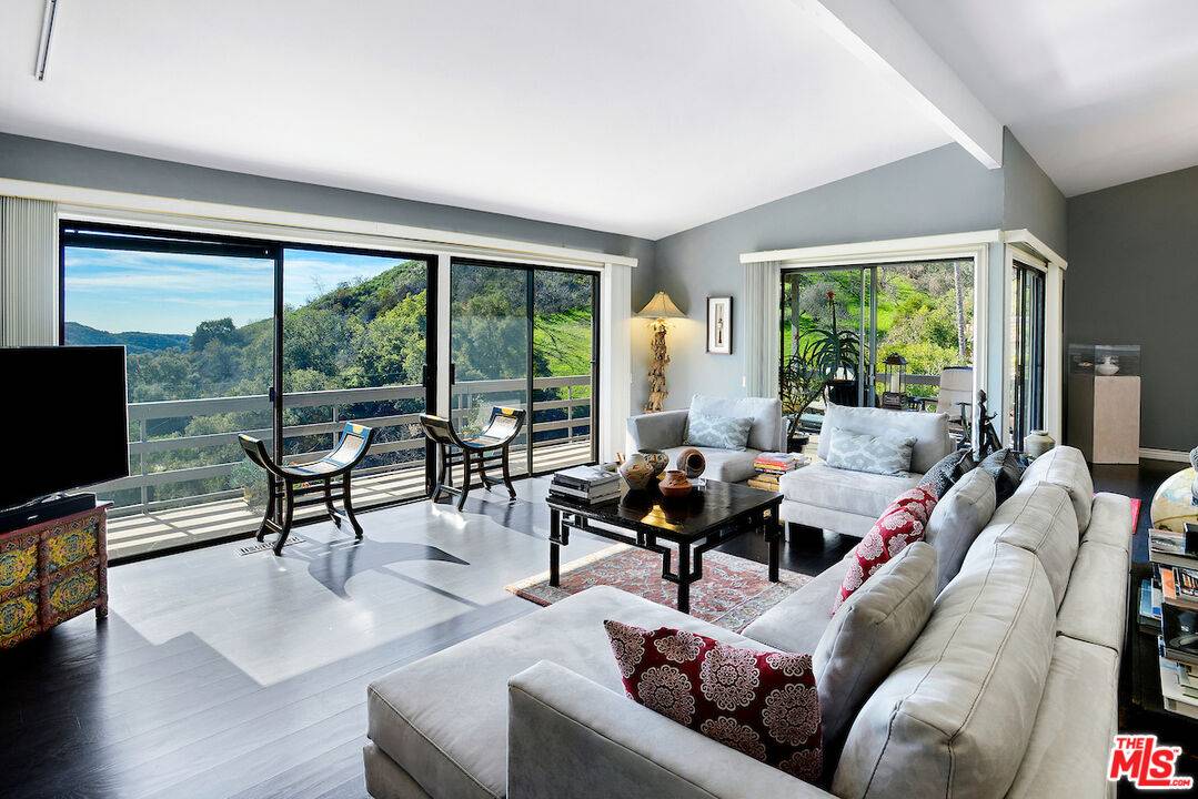 3048   Franklin Canyon Dr Beverly Hills LA