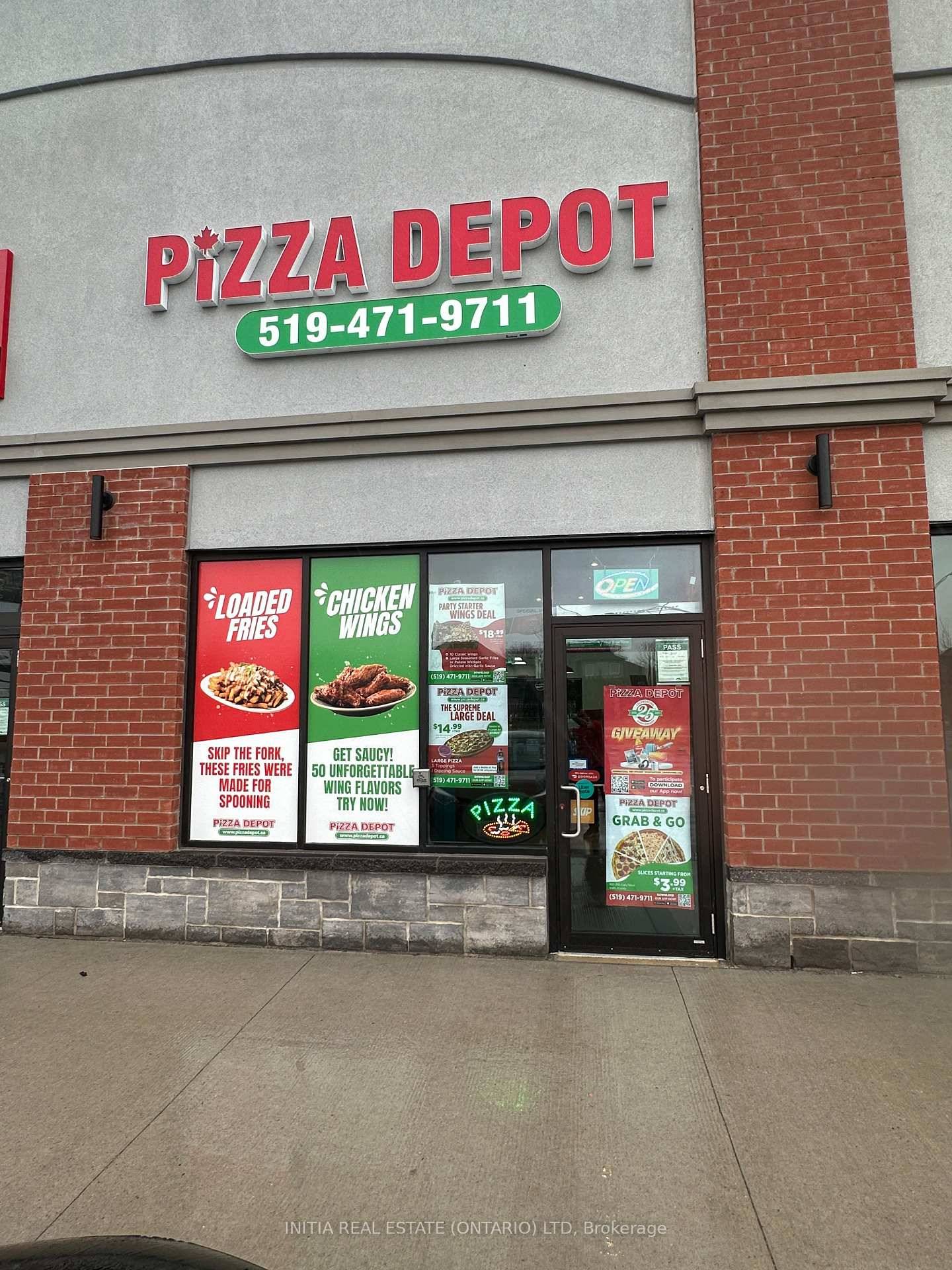 Rare this opportunity to own a Franchisee pizza business without property in a high traffic, visibility, affluent and thriving neighborhood location.
