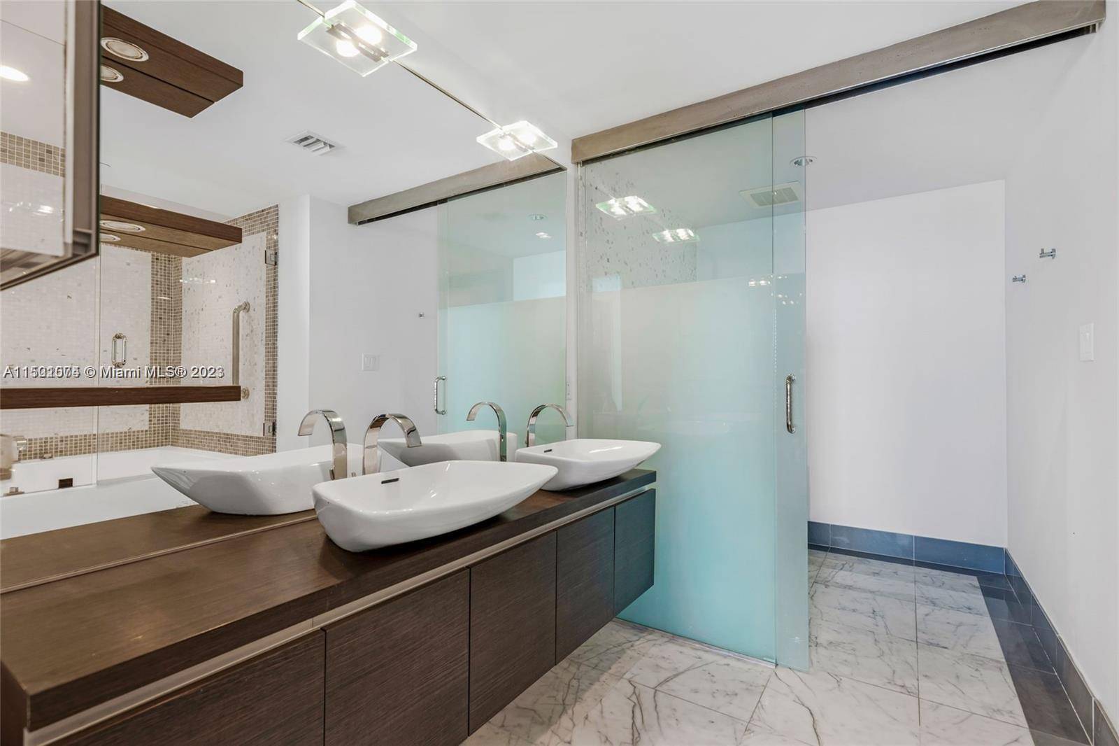 Amazing unit for rent in Epic Residences.