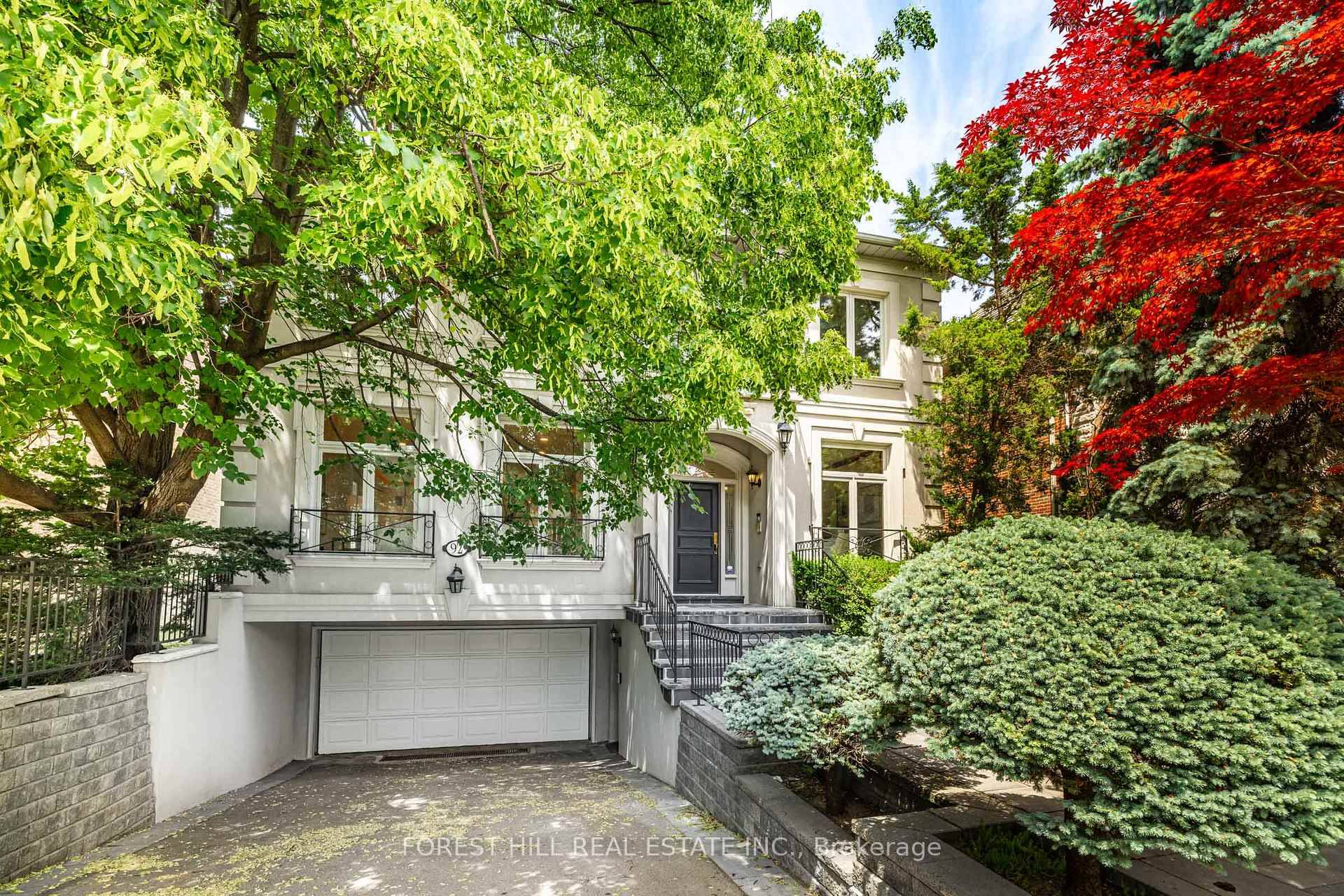 Pride of Ownership Top ranked school district Owen PS York Mills CI and Close to Renowned Private Schools Elegant and sophisticated custom built home in the most desirable St.