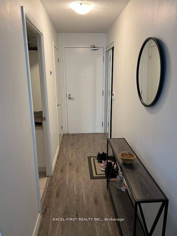 Neptune 2 Condos. Spacious 1 Bedroom amp ; Den Executive Living In Downtown Toronto !