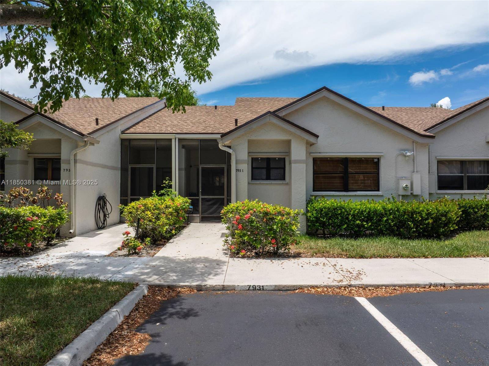 Spacious 2BD 2BA villa in Alpine Woods of Jacaranda with 1, 282 sqft under A C and 1, 340 total.