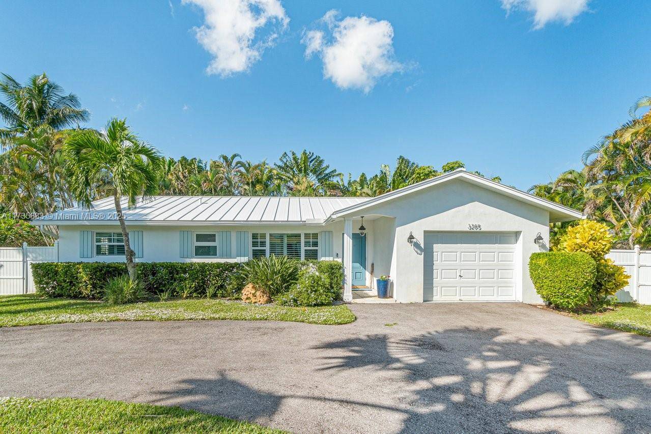 Highly sought after Chapel Hill neighborhood, beautifully renovated home offers the perfect blend of comfort, style amp ; convenience.