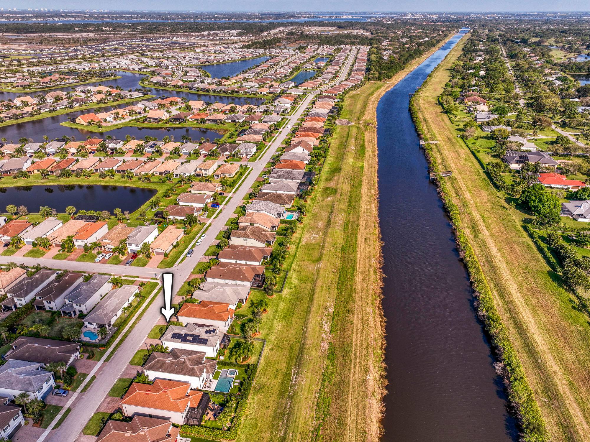 Like new Divosta Built Home, modern open first floor design great for entertaining and family time, backyard oasis provides great privacy, bonus rooms on both floors provide many different living ...