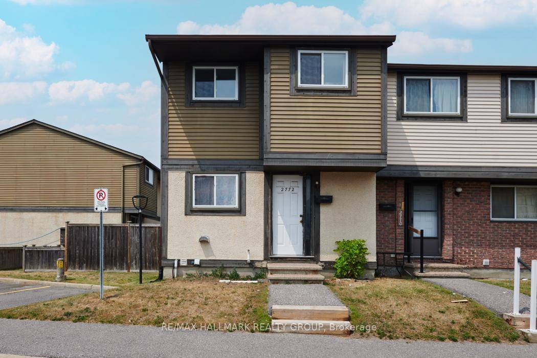 3 Bedroom condo townhouse END UNIT perfect for families, professionals, and investors.
