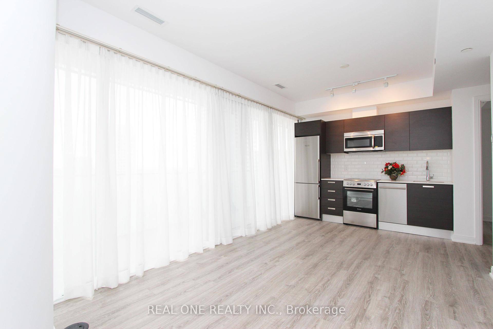 5 Star Condo Living at Casa 2, Steps to Yonge And Bloor Subway Station In Downtown Core, Southwest Corner Two Bedroom Unit with 2 Full Washrooms.