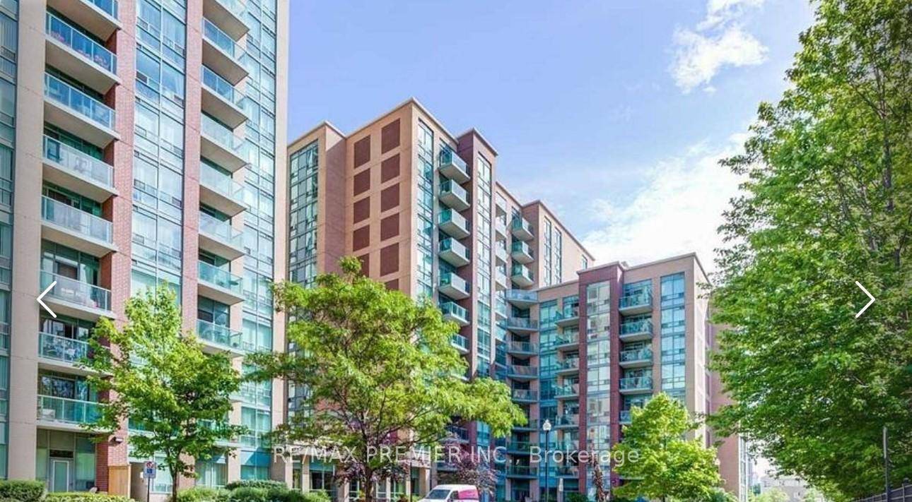 Fantastic 2 bedroom corner suite luxury condo in sought after Islington Village !