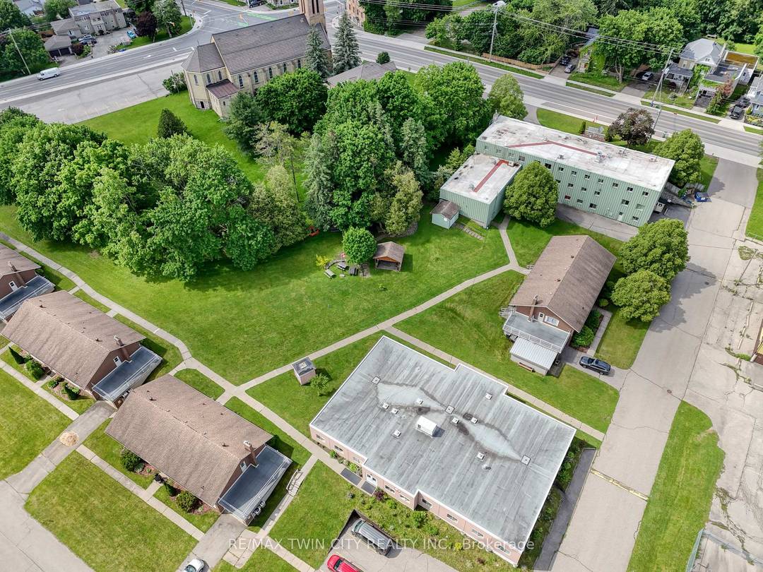 43, 344 sqft across 7 buildings with mixed institutional use.