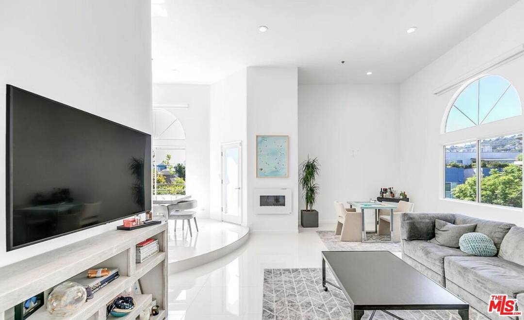 840  N Croft Ave 2BR Sunset Strip La