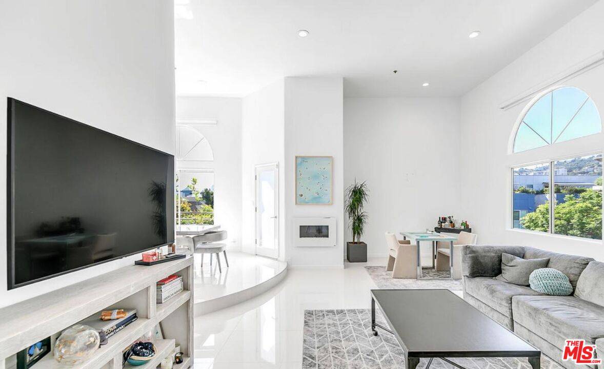 840 N Croft Ave 2BR Sunset Strip La
