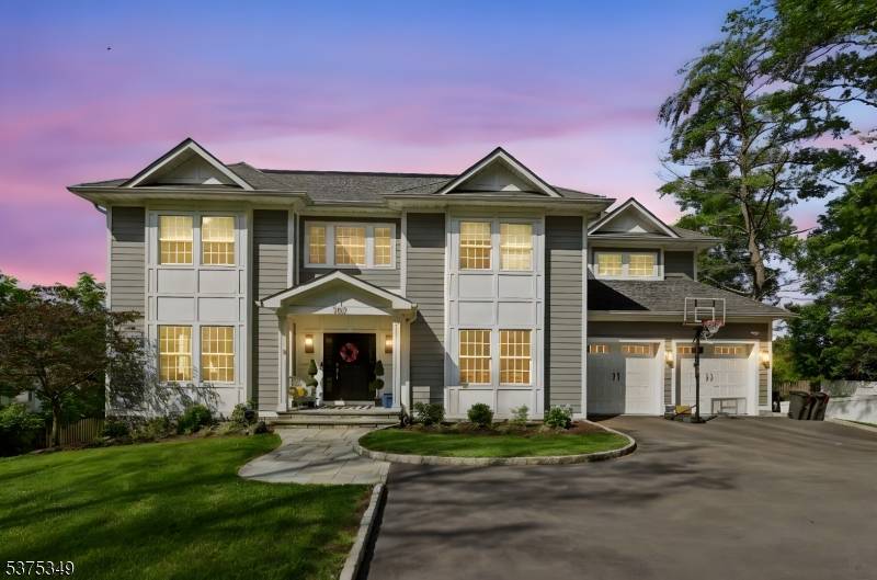 Your Dream Home in the ideal location, walking distance to highly rated Southern Elementary School 0.