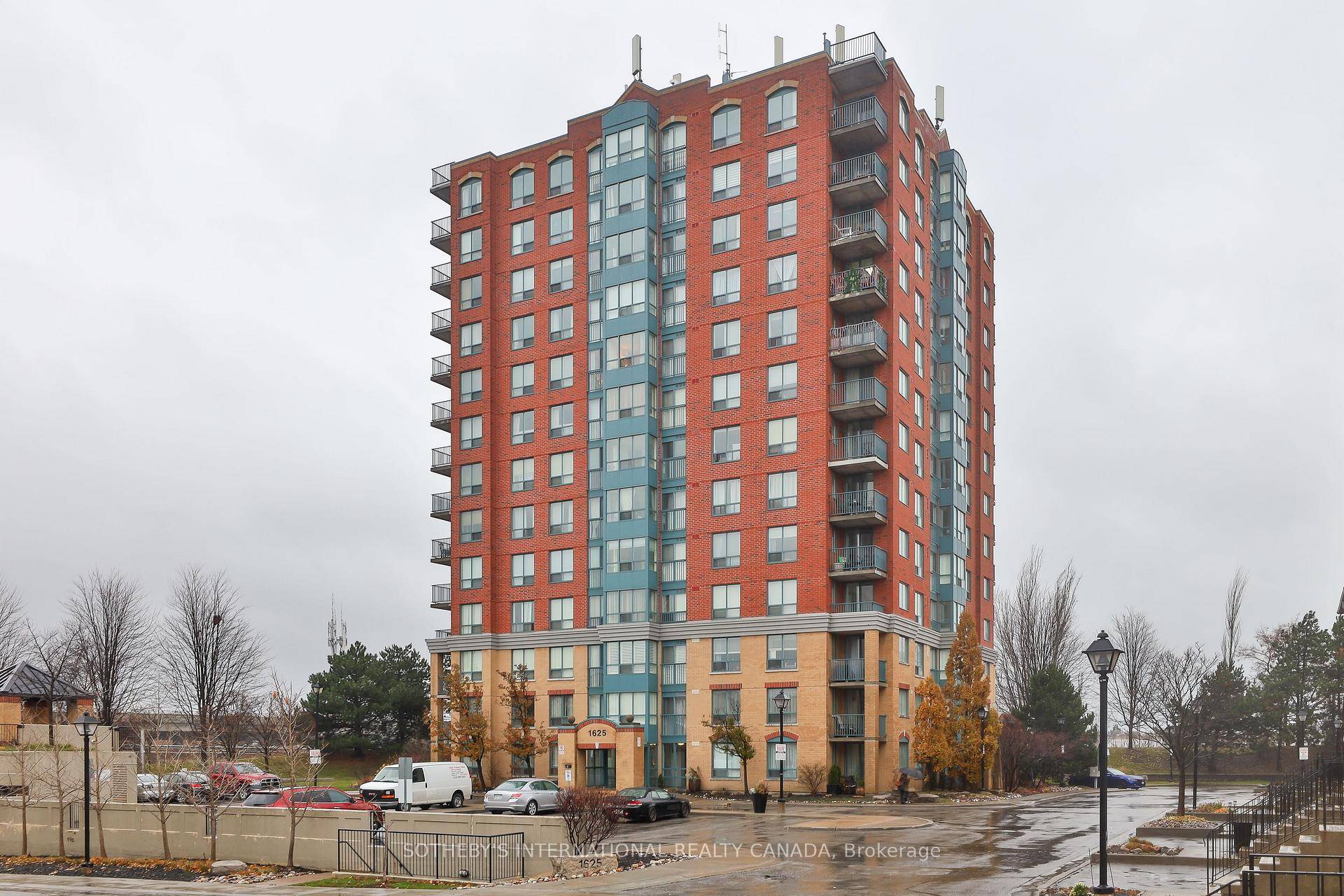 The best priced unit with parking in a fantastic building in Pickering !