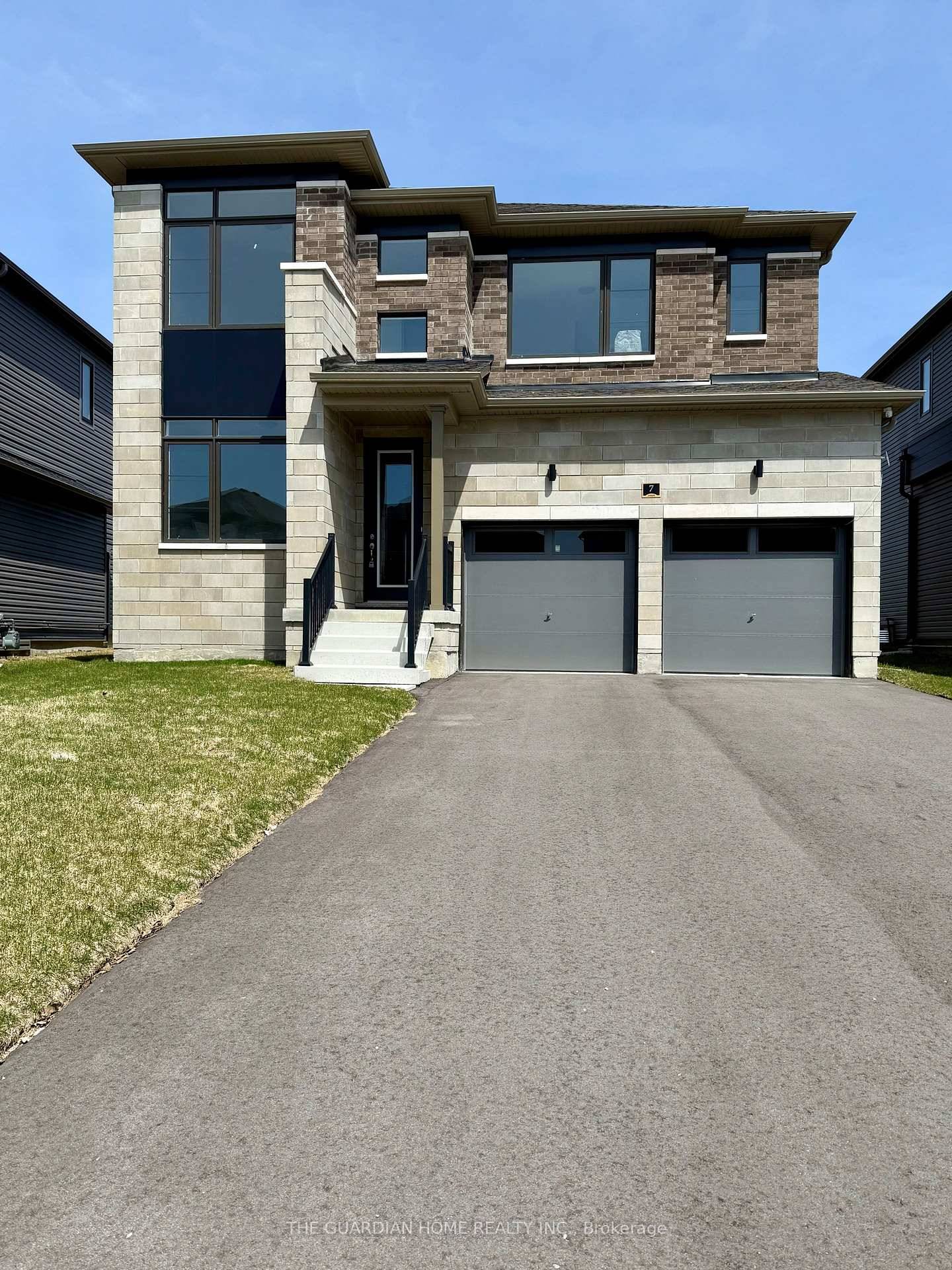 4 Bedrooms Detached And Double Garage !