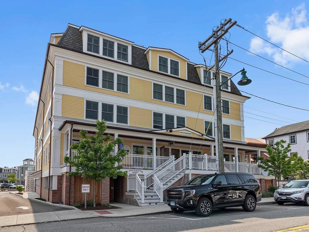 Discover modern living in the heart of Mystic with this stunning 2 bedroom, 1 bathroom condo.