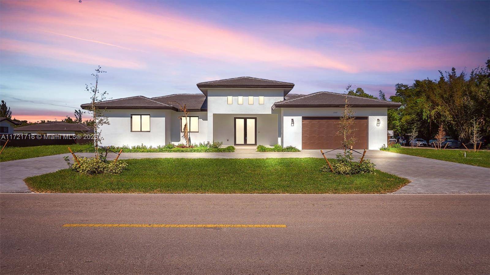 Welcome to the Huge corner lot Single Family home in the Redlands area !