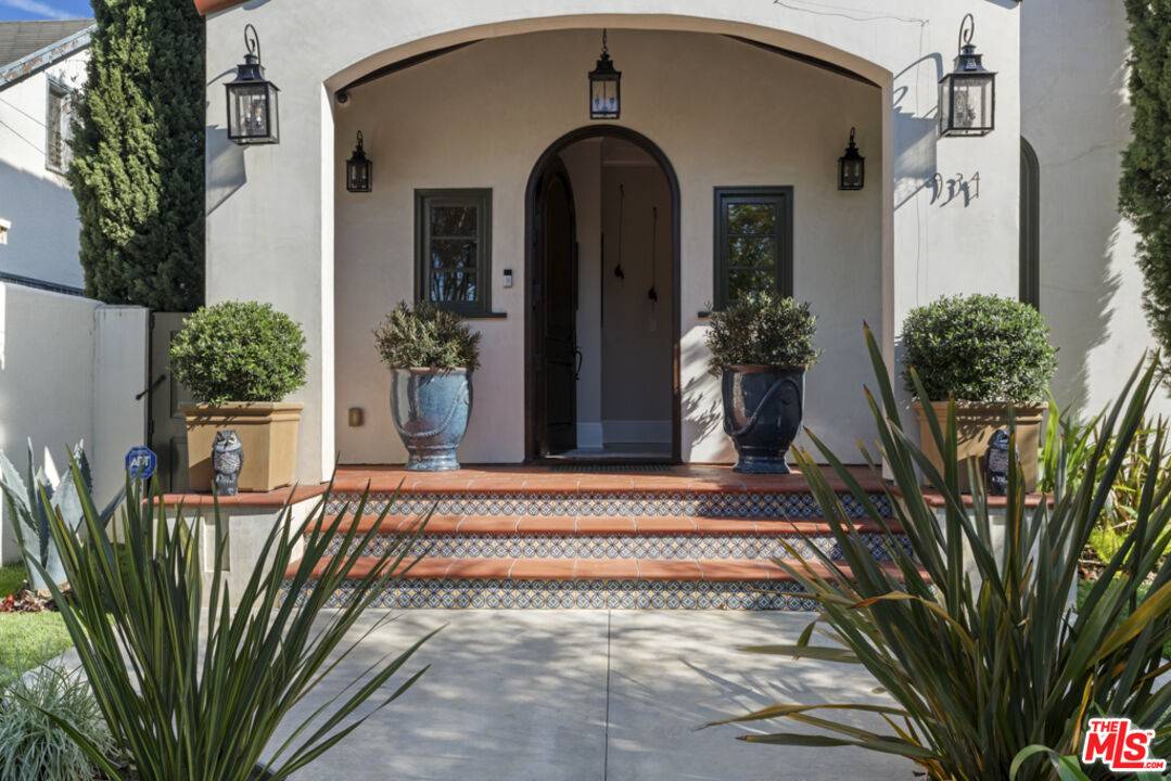 934 S Mullen Ave 4BR La