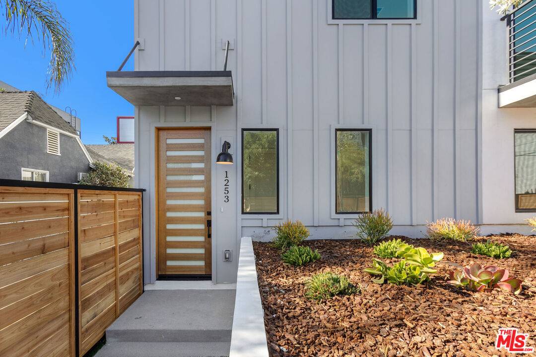 1253 N Gower St 3BR Hollywood La