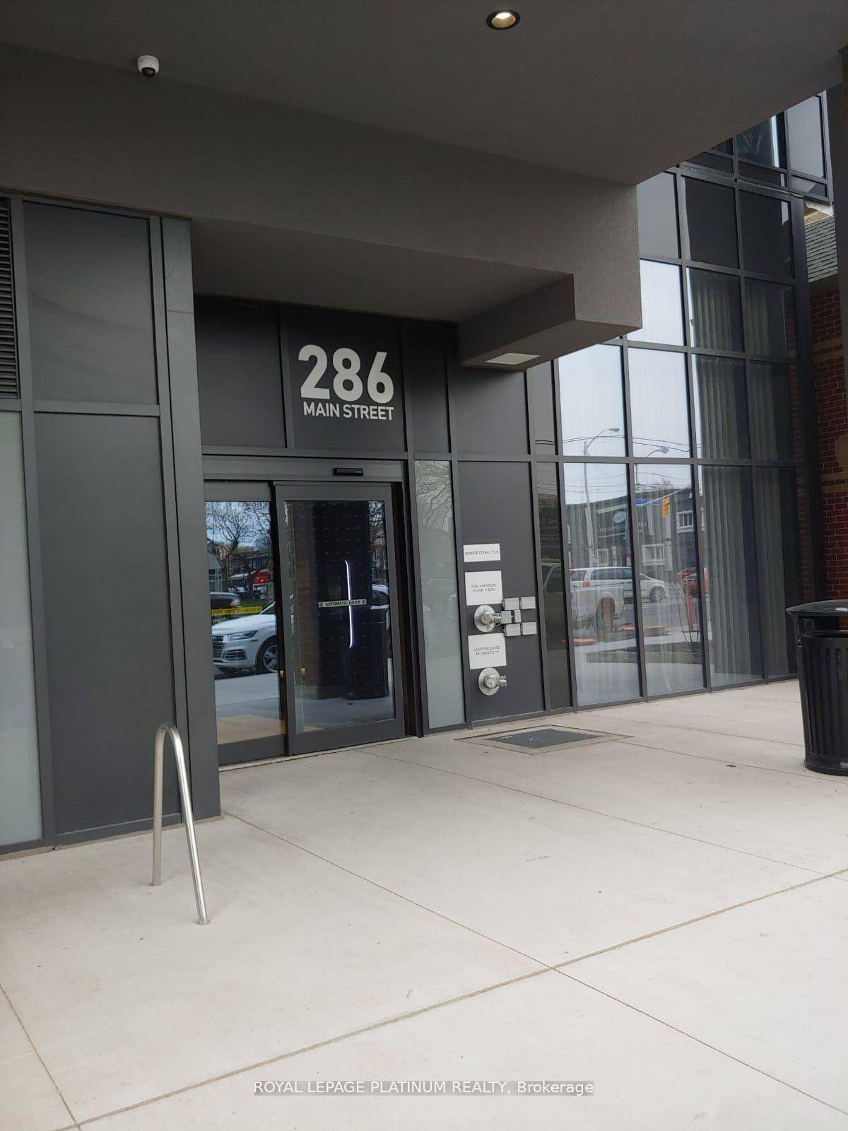 This gorgeous 1 bedroom 1 den Unit Features A Super Functional Layout, Tons Of Natural Light, Soaring 9 foot ceilings, a Light amp ; Airy Modern Kitchen W Stainless Steel ...