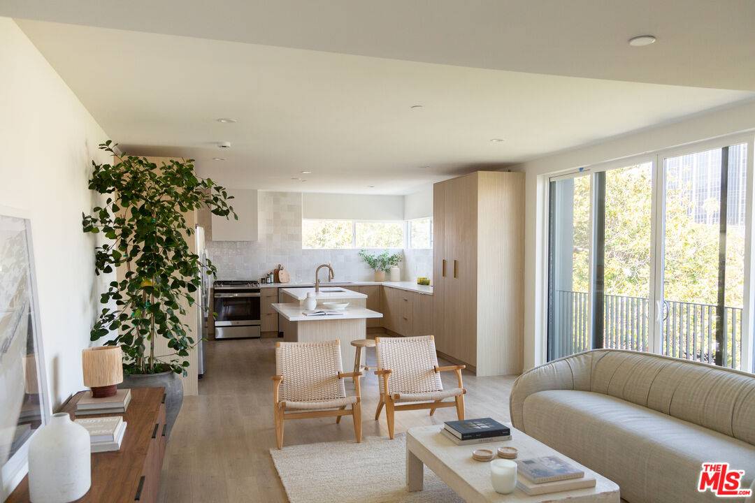 6541  De Longpre Ave 5BR Hollywood Hills East La